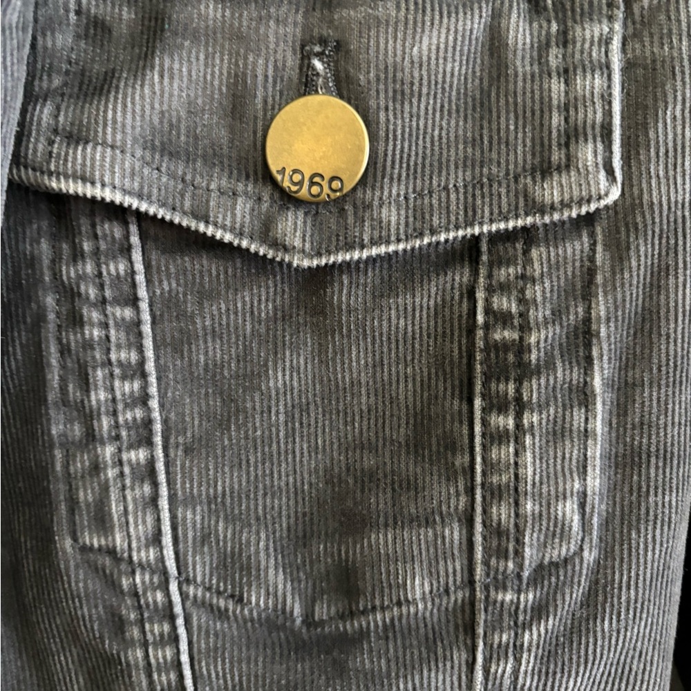 Womans size XL Gap flint gray corduroy button up jacket. 2010 - Picture 4 of 8